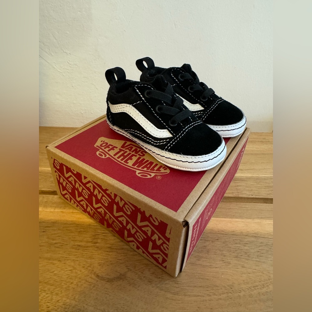 NWOT Vans Old Skool Crib Shoe Size 3 (3-6 Months)